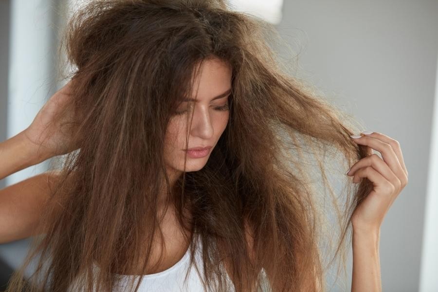 como ocorre os danos ao cabelo