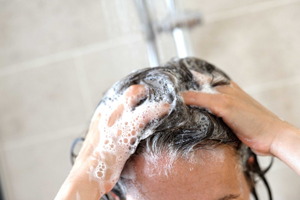 lave o cabelo oleoso tres vezes por semana