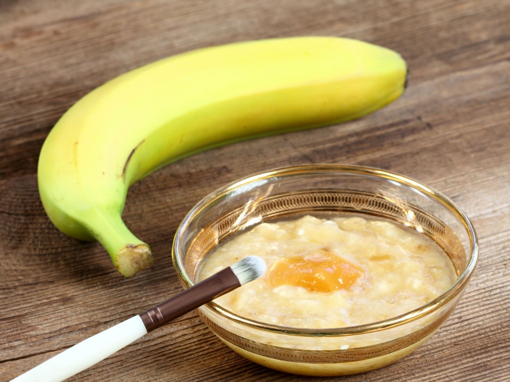 mascara de banana mel e iogurte para hidratar o cabelo e selar as cuticulas