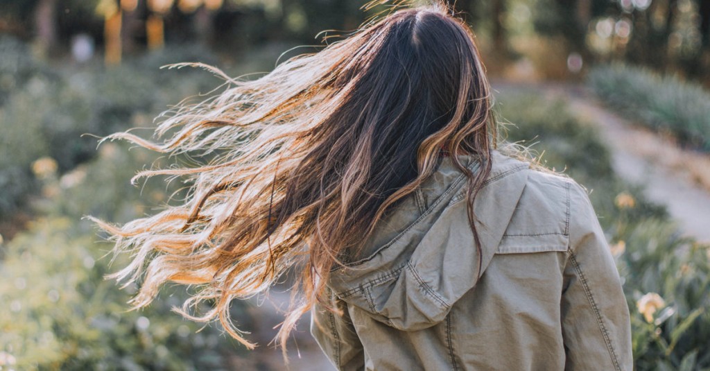 trate as bacterias e fungo no couro cabeludo para fortalecer o cabelo