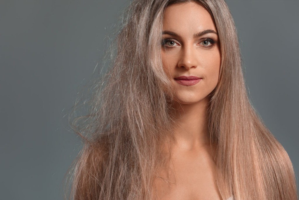 causas do frizz de cabelo