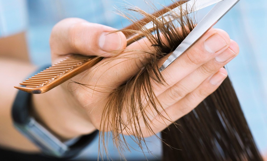 corte o cabelo regulamente para evitar cabelos finos