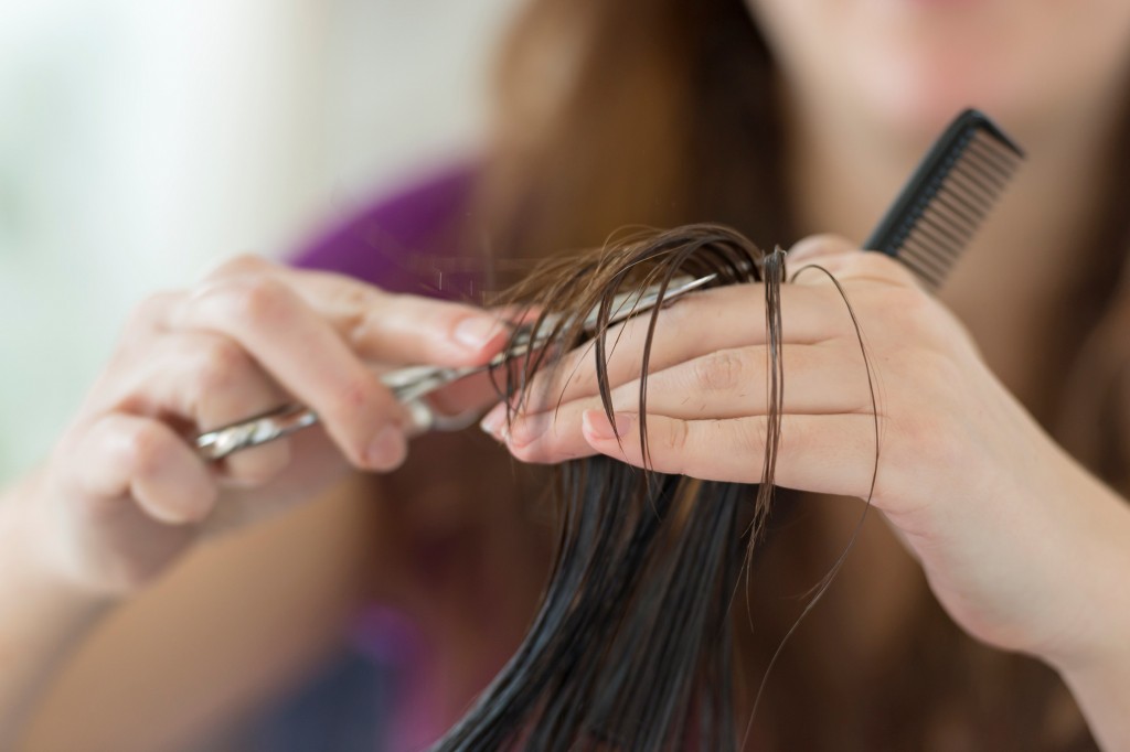 corte regulares ajuda no crescimento do cabelo