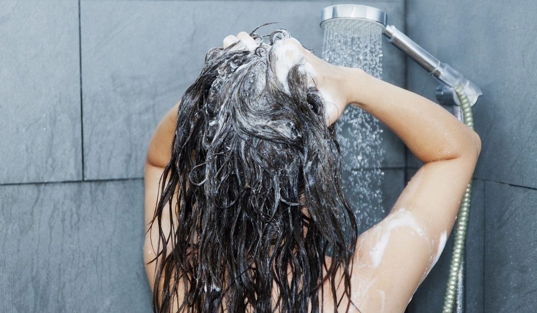 escolha os shampoo certos para engrossar o cabelo