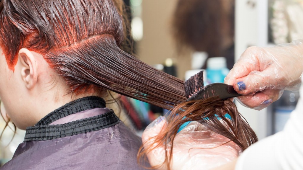 evite pintar o cabelo com frequencia para manter o cabelo saudavel e forte