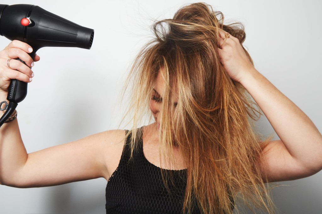 excesso de calor no cabelo deixa o cabelo seco