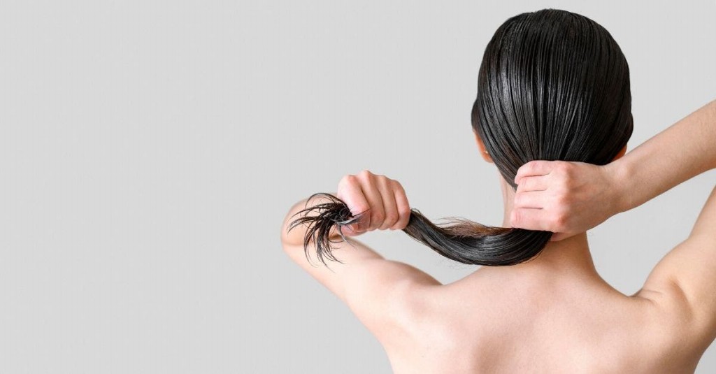 hidrate o cabelo com produtos especializados para combater cabelos ressecados