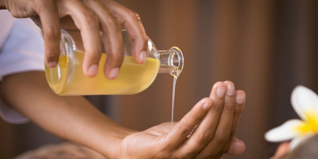 massagem com oleo quente para acabar com cabelo de frizz