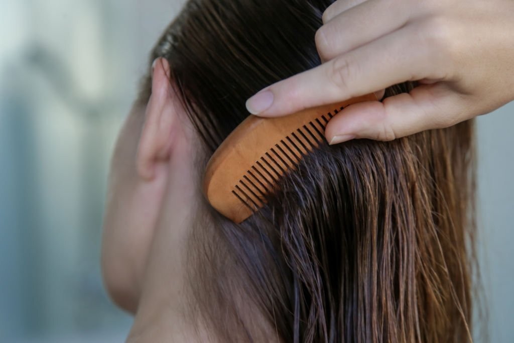 causas da oleosidade excessiva do cabelo