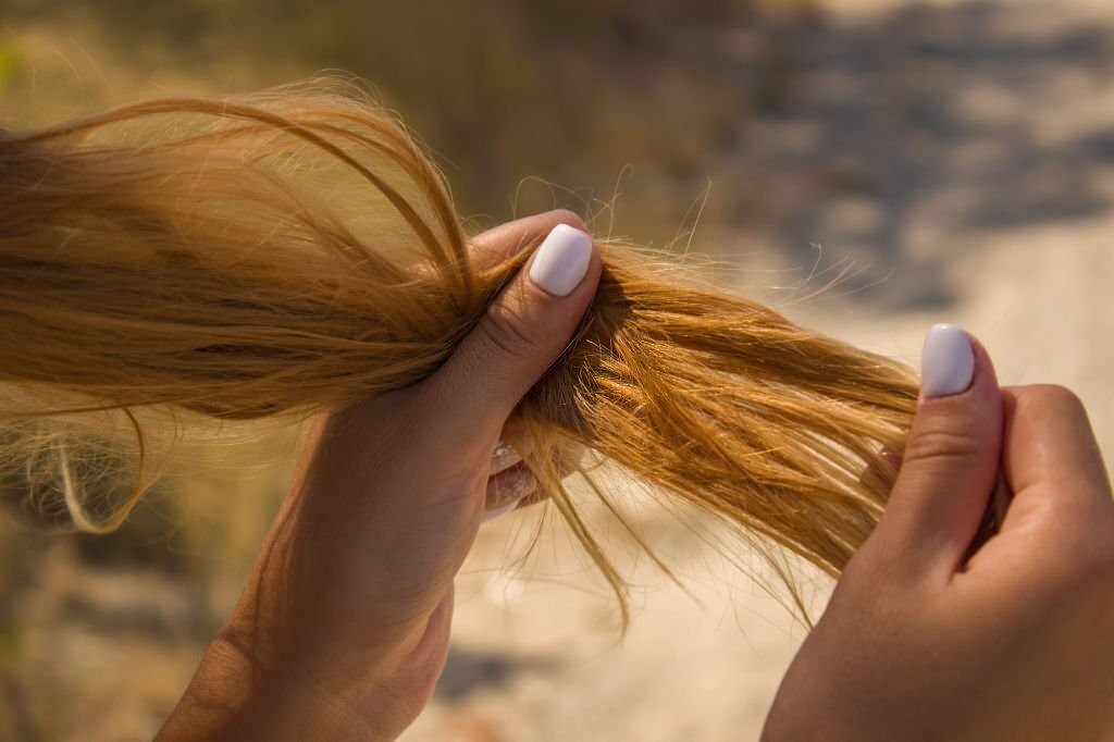 causas do cabelo sem brilho e aspero