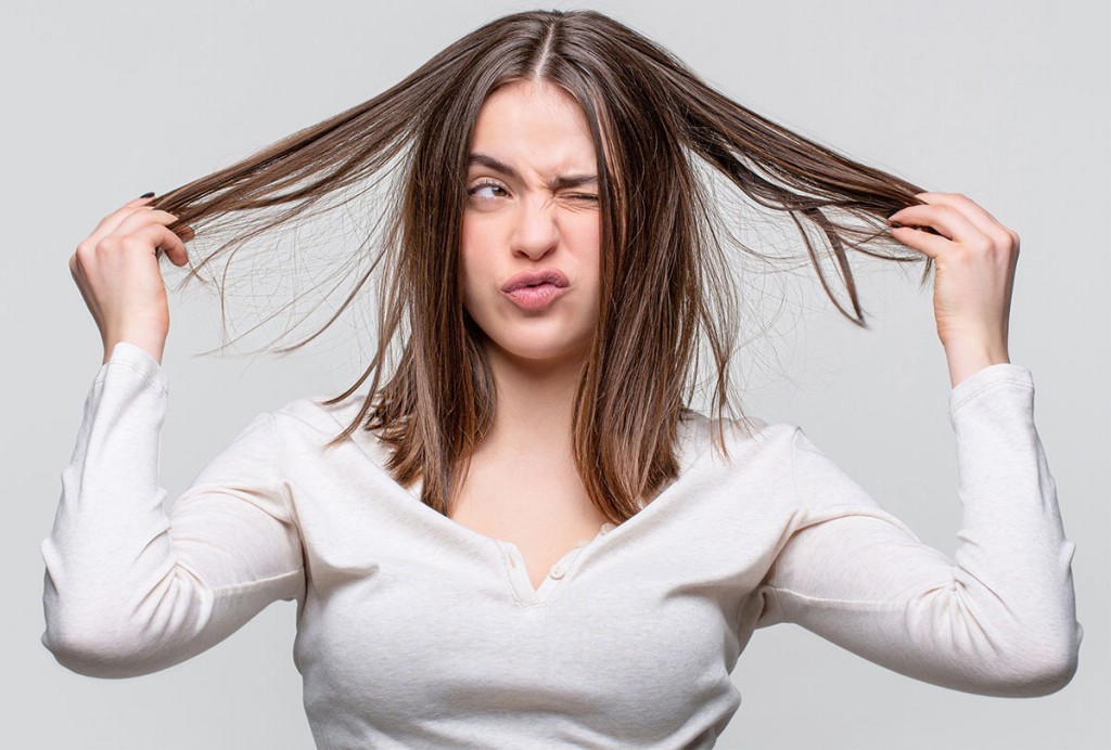 causas do frizz de cabelo