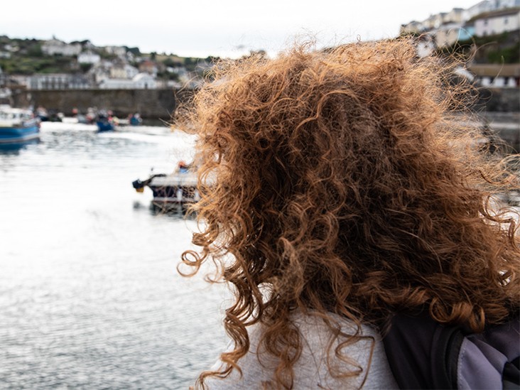 como identificar a cuticula do cabelo seco e danificado