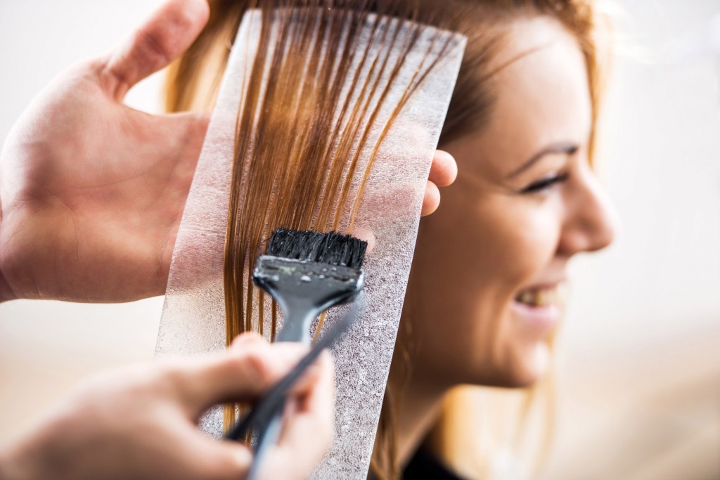 fique longe de produtos quimicos no cabelo