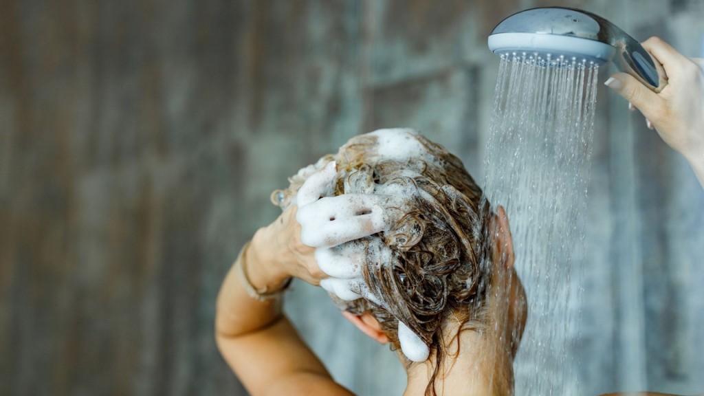 lave o cabelo corretamente para evitar cabelos com aparencia de palha