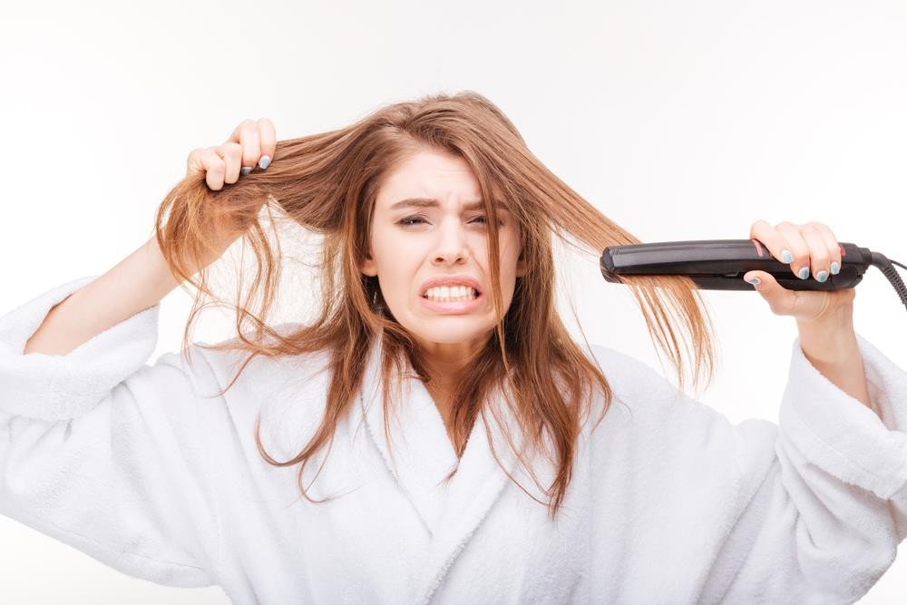 evite o uso de ferramentas de calor no cabelo danificado