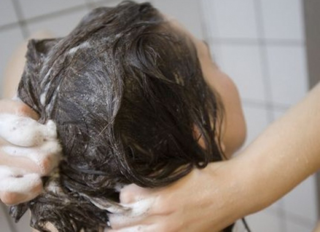 lave o cabelo oleoso com mais frequencia